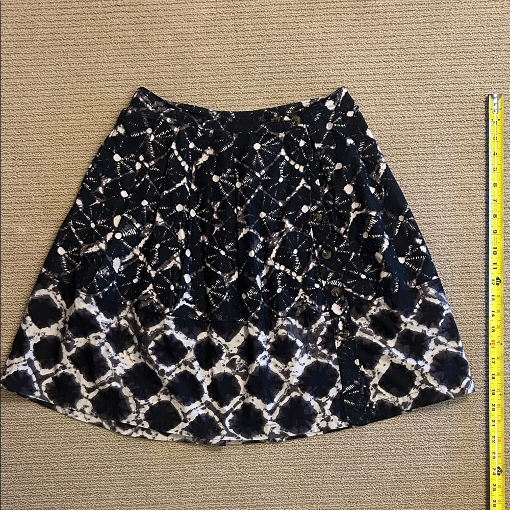 Chic Patterned A-Line Skirt in Black and White